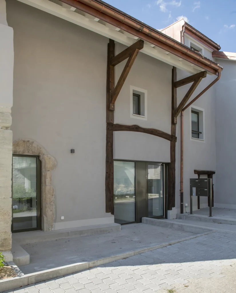 Bâtiment de commune Vich-9619-web Maison du Tilleul à Vich Installation électrique Hanhart électricité